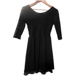 Divided  by H&M Casual Dress A-Line Crew Neck 3/4 Sleeve Black Dress Size 6.